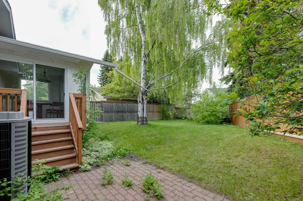 3394 Breton Close NW Calgary AB T2L 1X4
