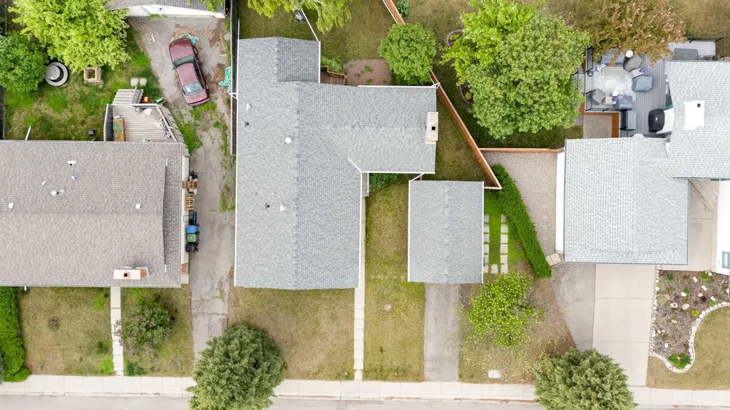 3394 Breton Close NW Calgary AB T2L 1X4