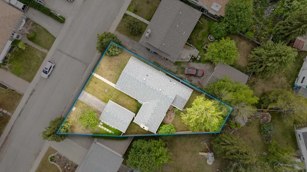 3394 Breton Close NW Calgary AB T2L 1X4