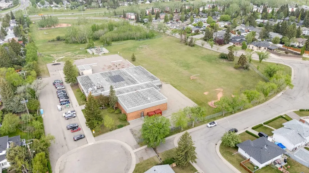 3394 Breton Close NW Calgary AB T2L 1X4