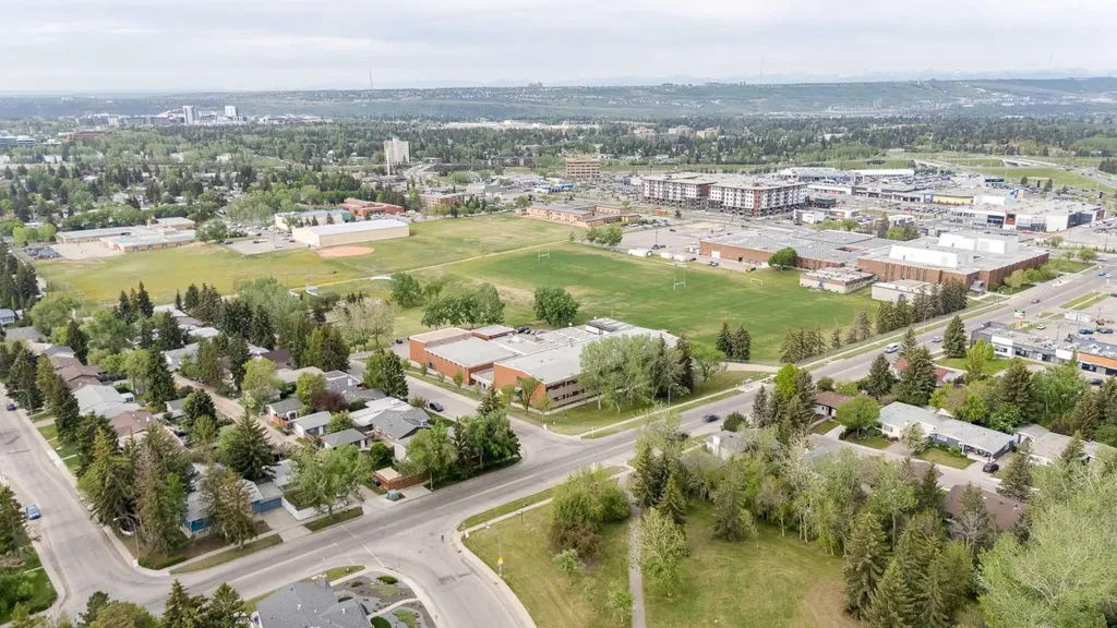 3394 Breton Close NW Calgary AB T2L 1X4