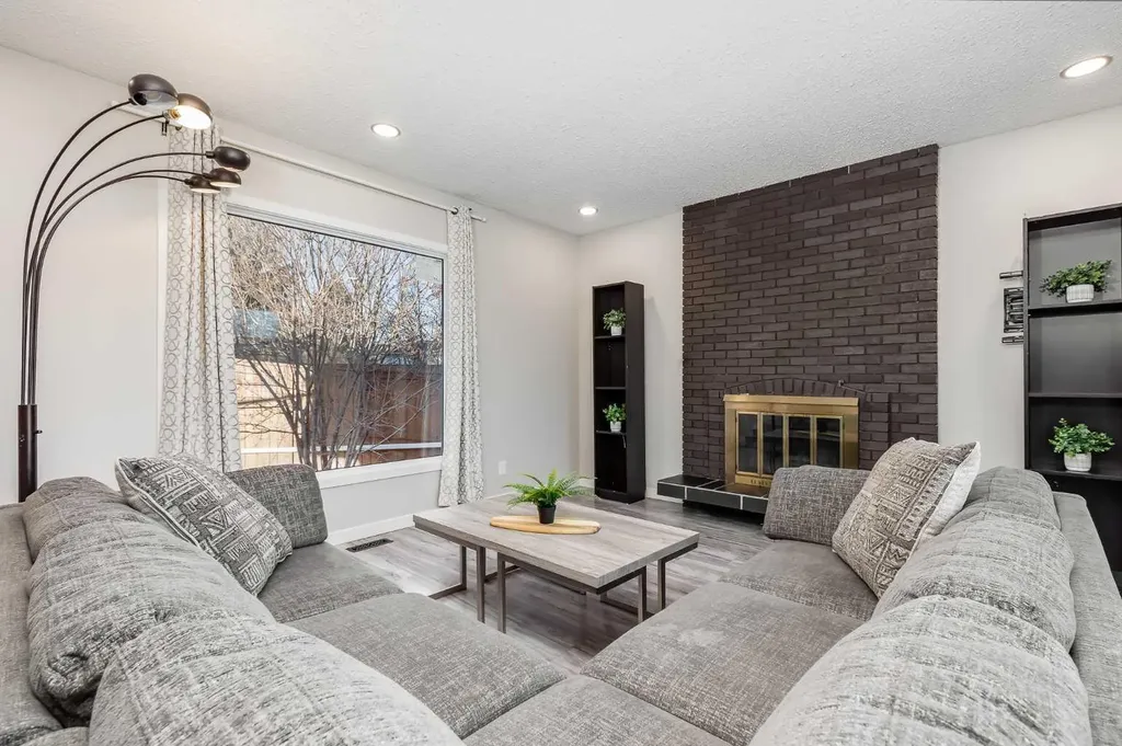 3394 Breton Close NW Calgary AB T2L 1X4