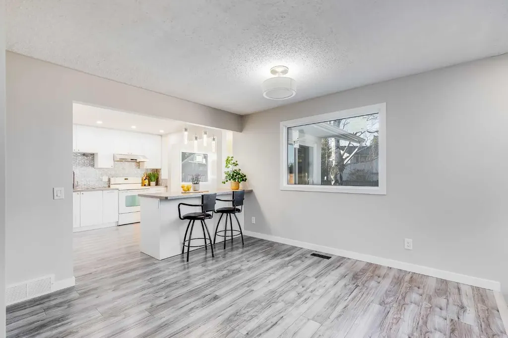 3394 Breton Close NW Calgary AB T2L 1X4