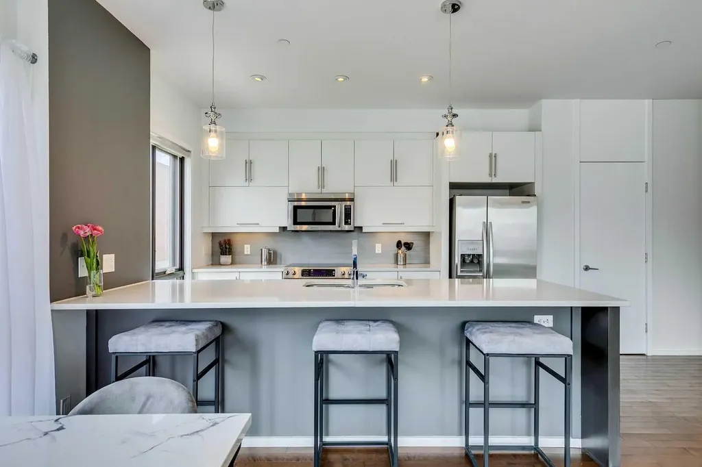 414 Meredith Road NE Calgary AB T2E5A6