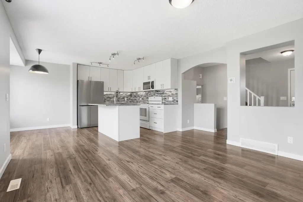 1702 Riverside Drive NW High River AB T1V1W9