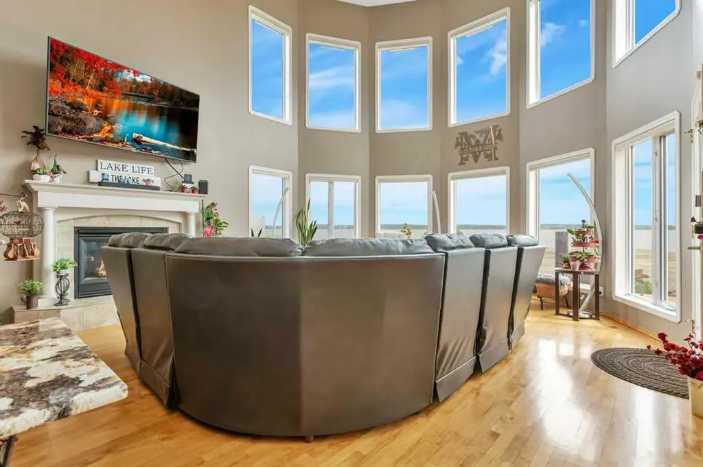382 Marina Bay Place Sylvan Lake AB T4S 1E9