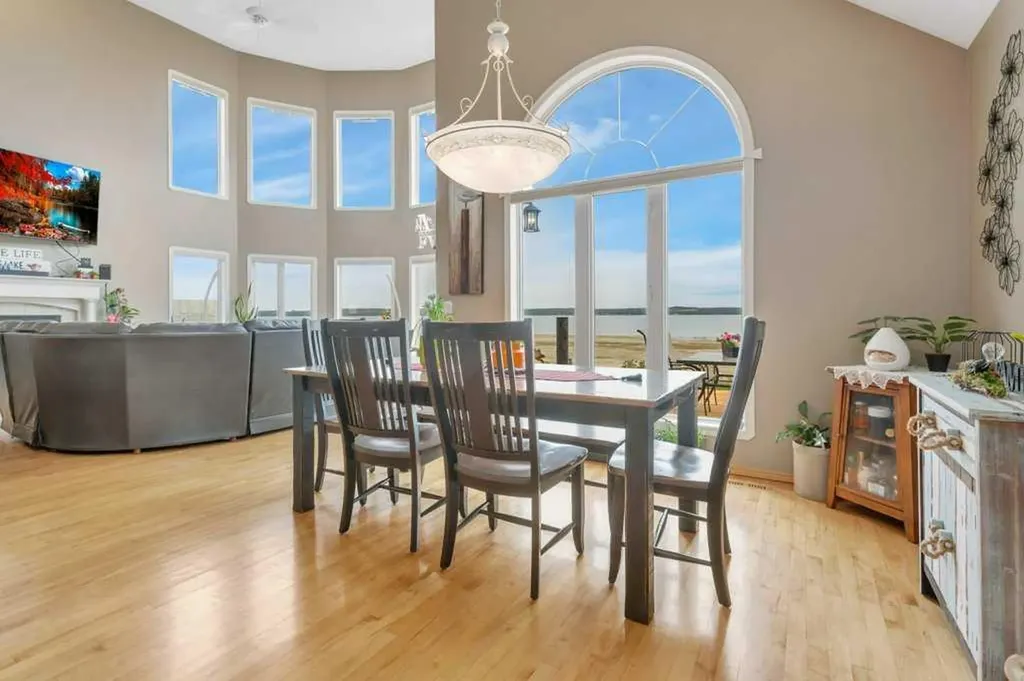 382 Marina Bay Place Sylvan Lake AB T4S 1E9