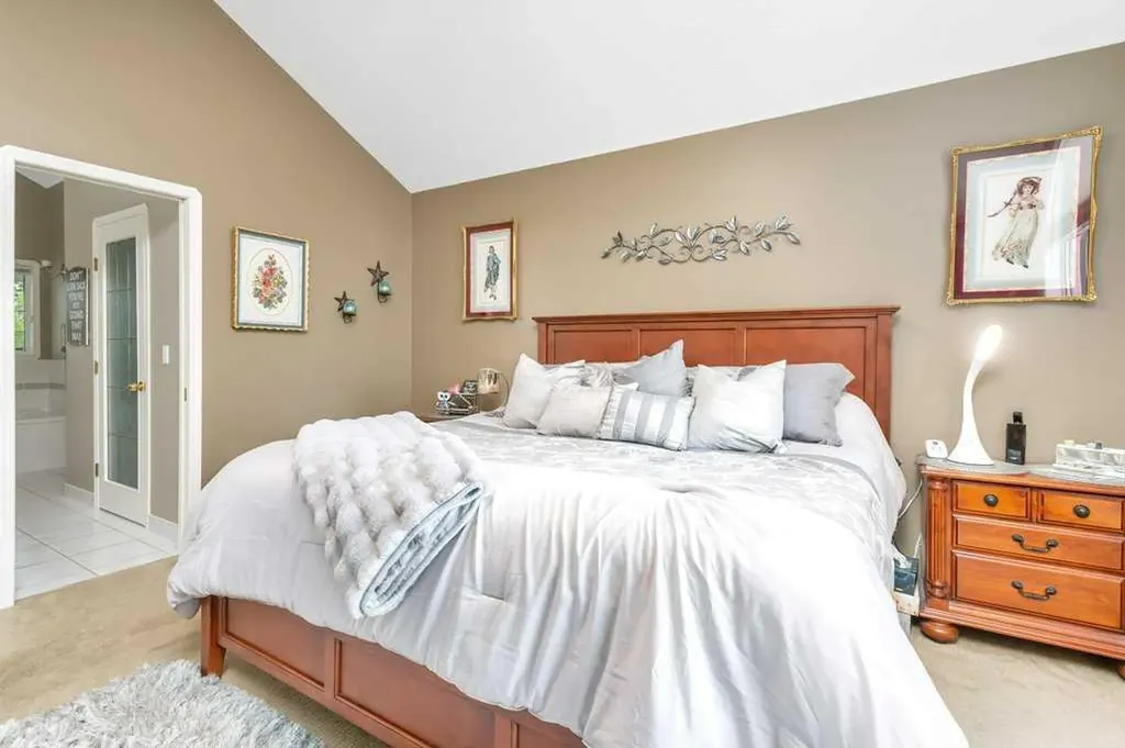 382 Marina Bay Place Sylvan Lake AB T4S 1E9