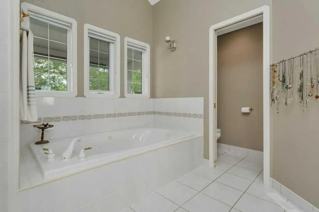 382 Marina Bay Place Sylvan Lake AB T4S 1E9