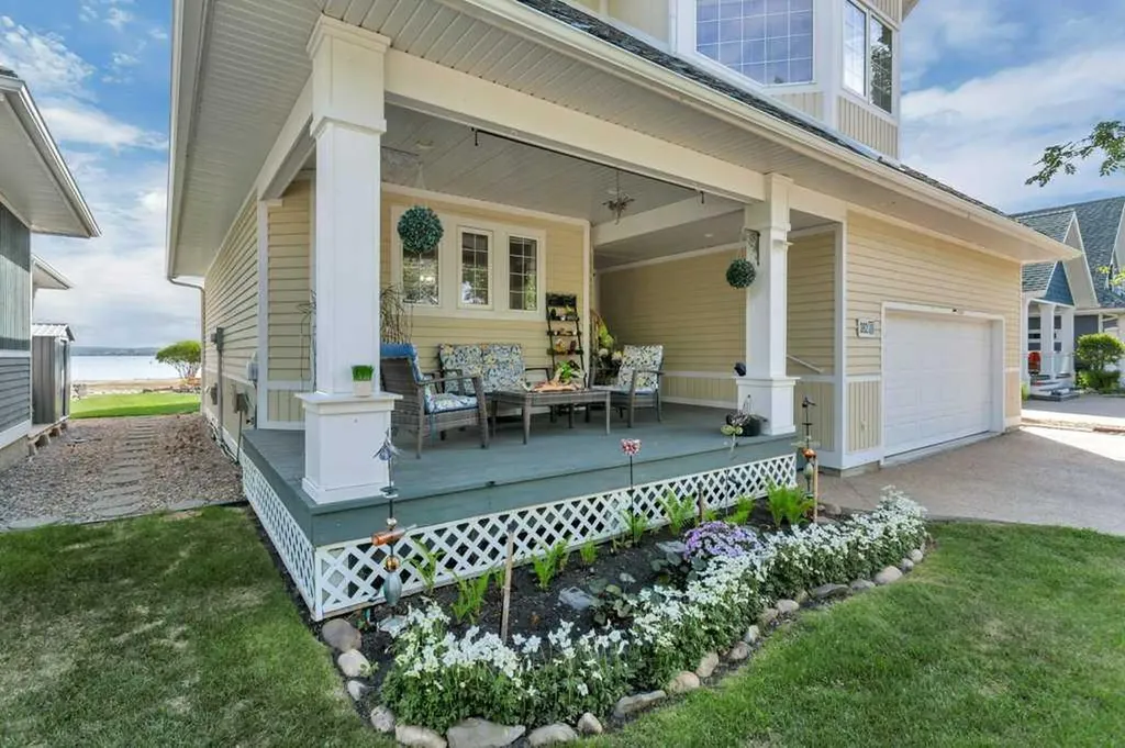 382 Marina Bay Place Sylvan Lake AB T4S 1E9