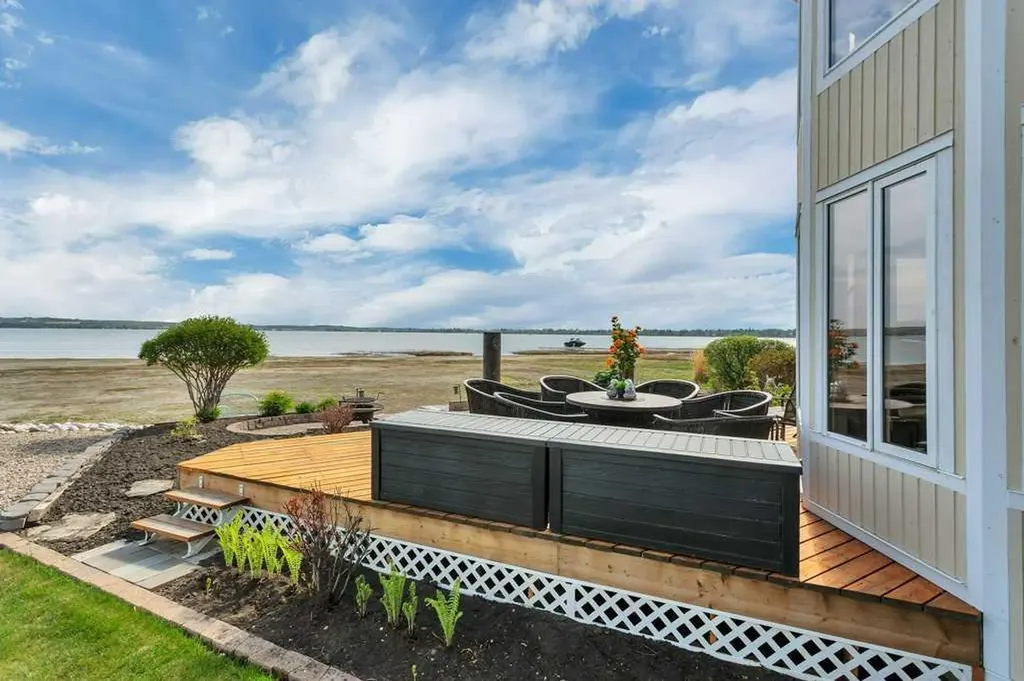 382 Marina Bay Place Sylvan Lake AB T4S 1E9