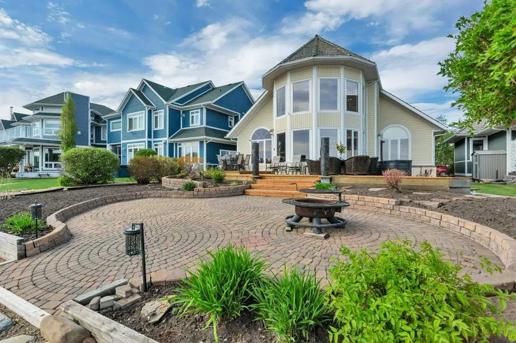 382 Marina Bay Place Sylvan Lake AB T4S 1E9