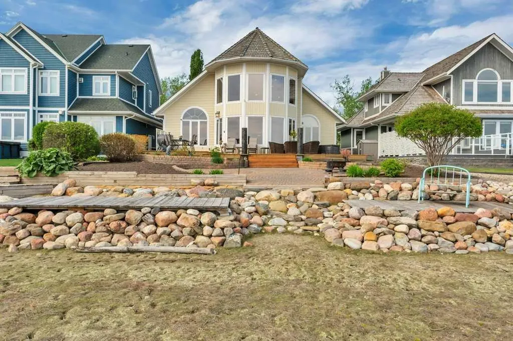 382 Marina Bay Place Sylvan Lake AB T4S 1E9