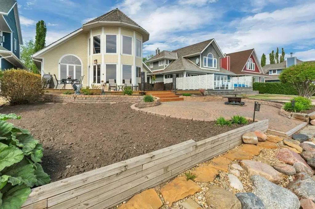 382 Marina Bay Place Sylvan Lake AB T4S 1E9