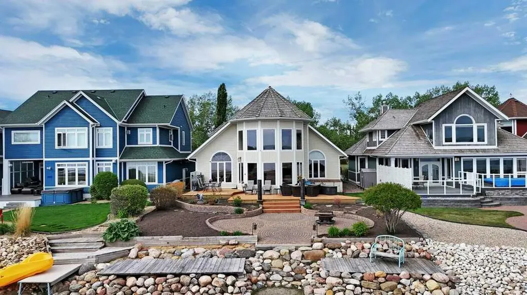 382 Marina Bay Place Sylvan Lake AB T4S 1E9
