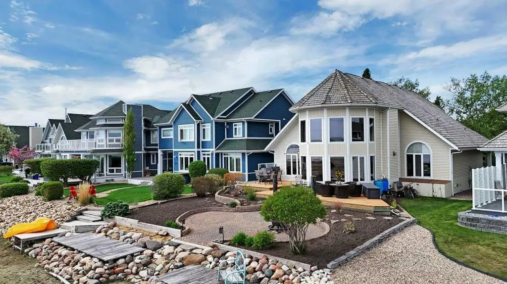 382 Marina Bay Place Sylvan Lake AB T4S 1E9