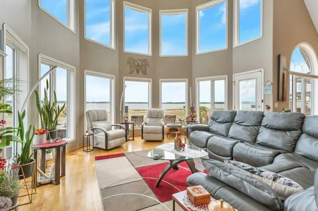 382 Marina Bay Place Sylvan Lake AB T4S 1E9