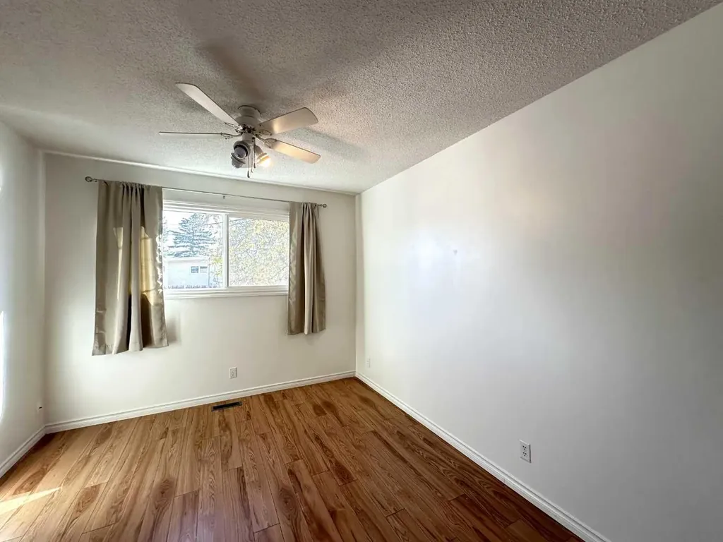 121 Huntford Close NE Calgary AB T2K 3Y7