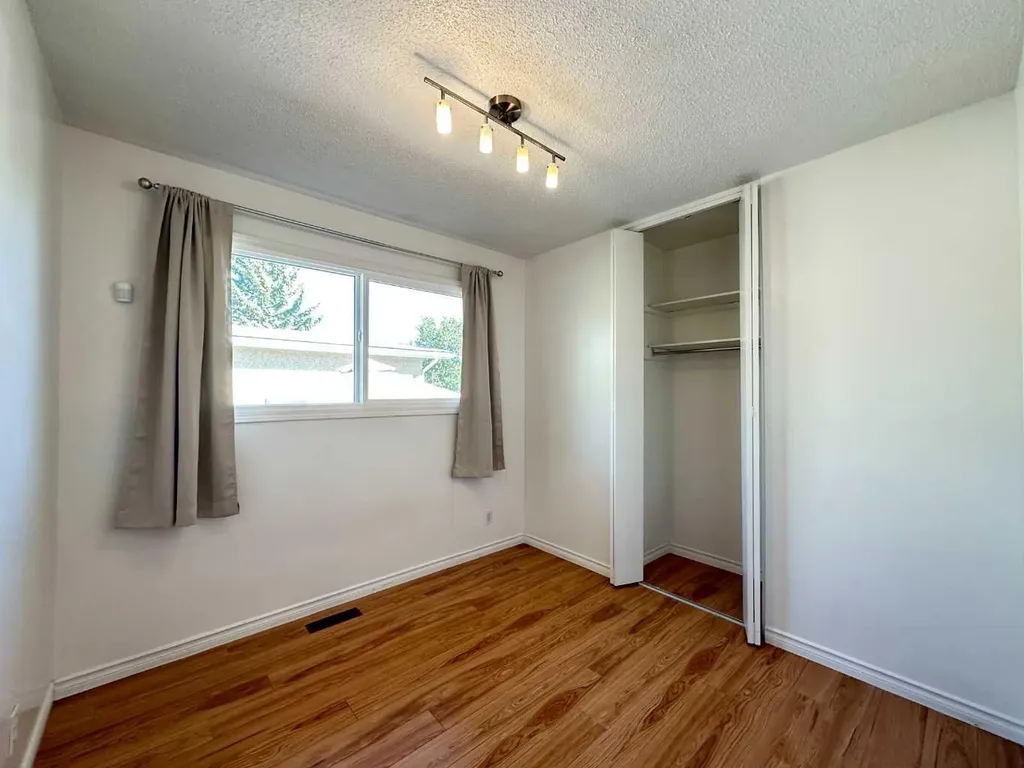 121 Huntford Close NE Calgary AB T2K 3Y7