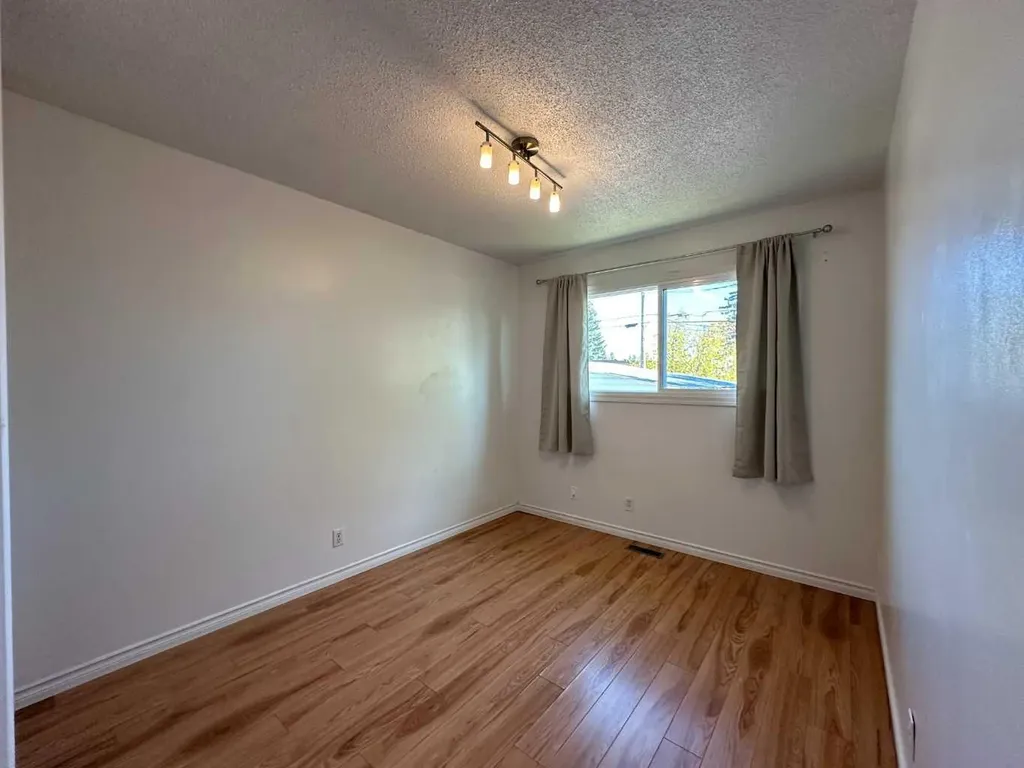 121 Huntford Close NE Calgary AB T2K 3Y7
