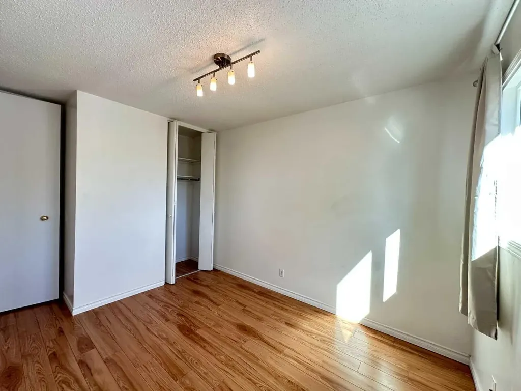 121 Huntford Close NE Calgary AB T2K 3Y7