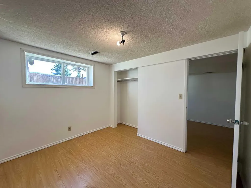121 Huntford Close NE Calgary AB T2K 3Y7