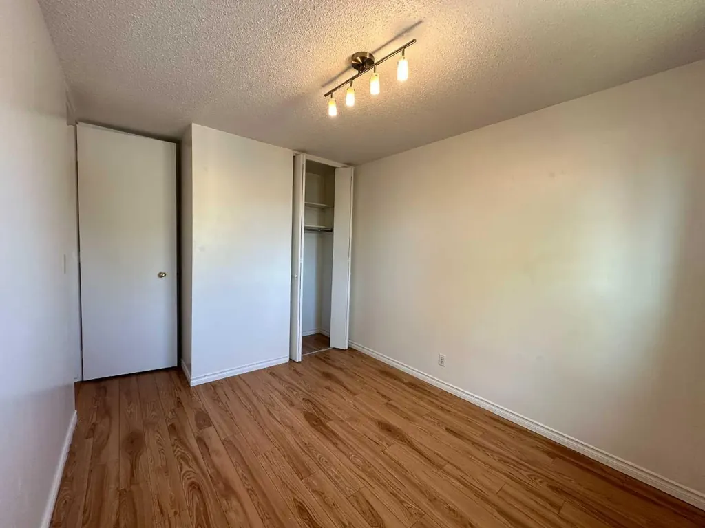 121 Huntford Close NE Calgary AB T2K 3Y7