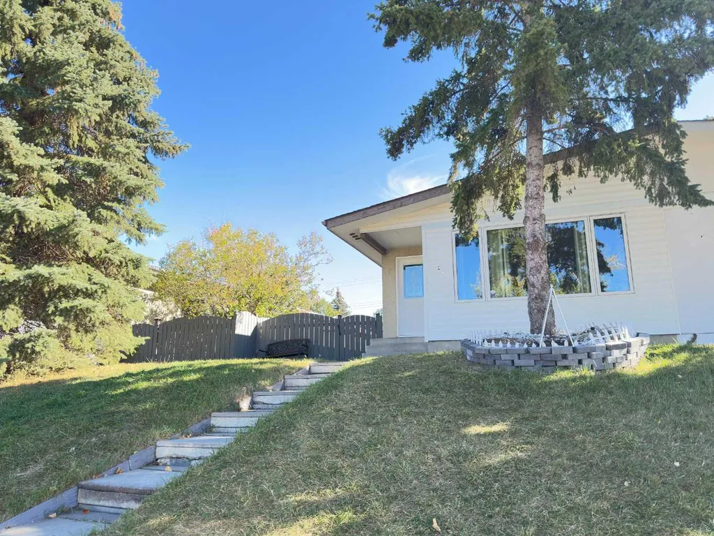 121 Huntford Close NE Calgary AB T2K 3Y7