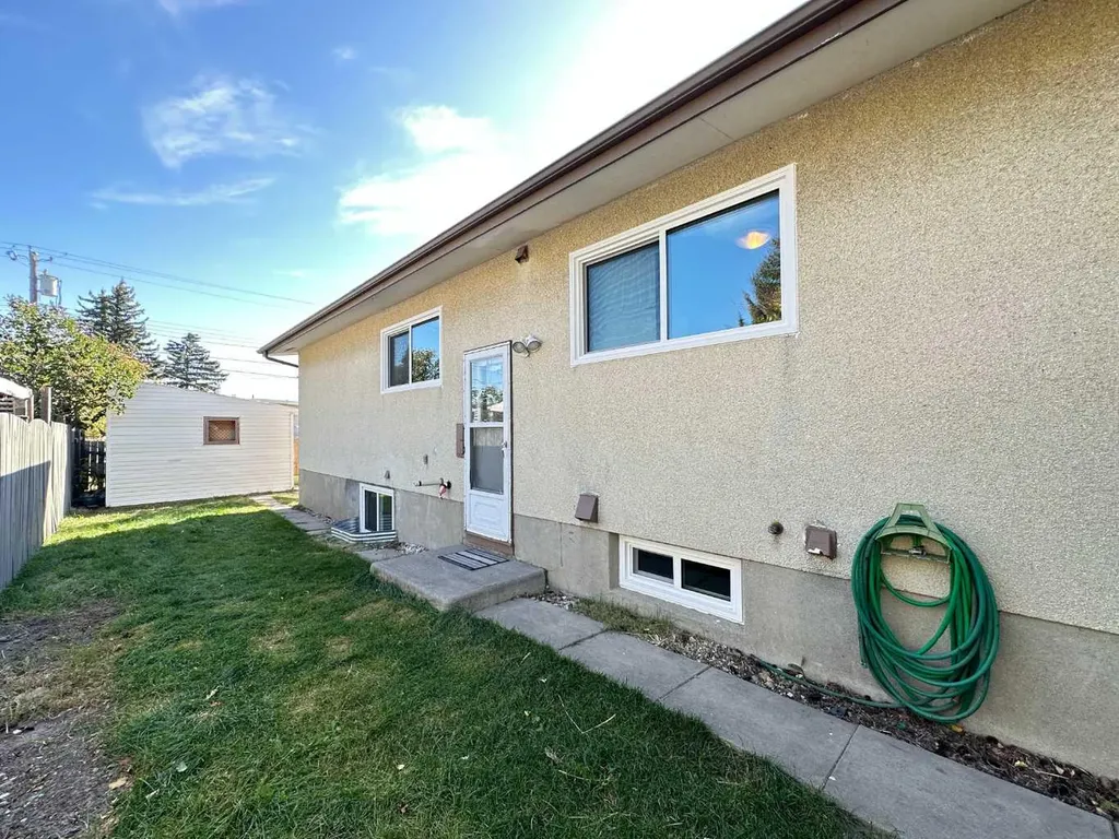 121 Huntford Close NE Calgary AB T2K 3Y7