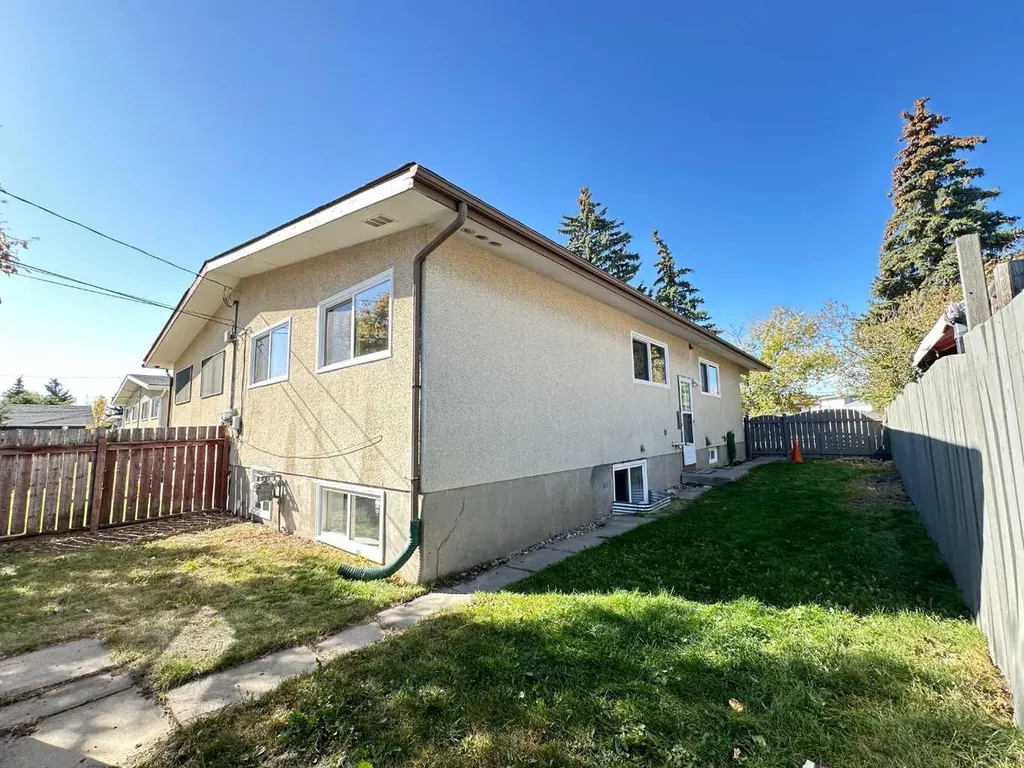 121 Huntford Close NE Calgary AB T2K 3Y7
