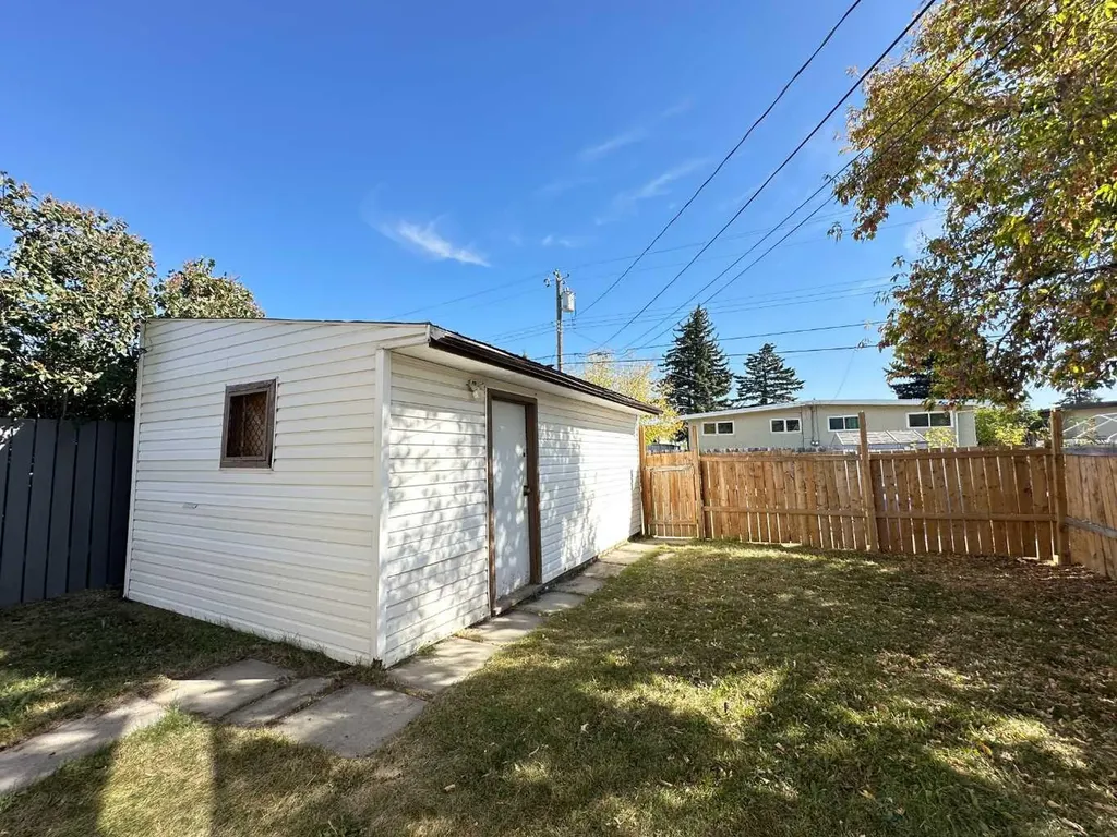 121 Huntford Close NE Calgary AB T2K 3Y7
