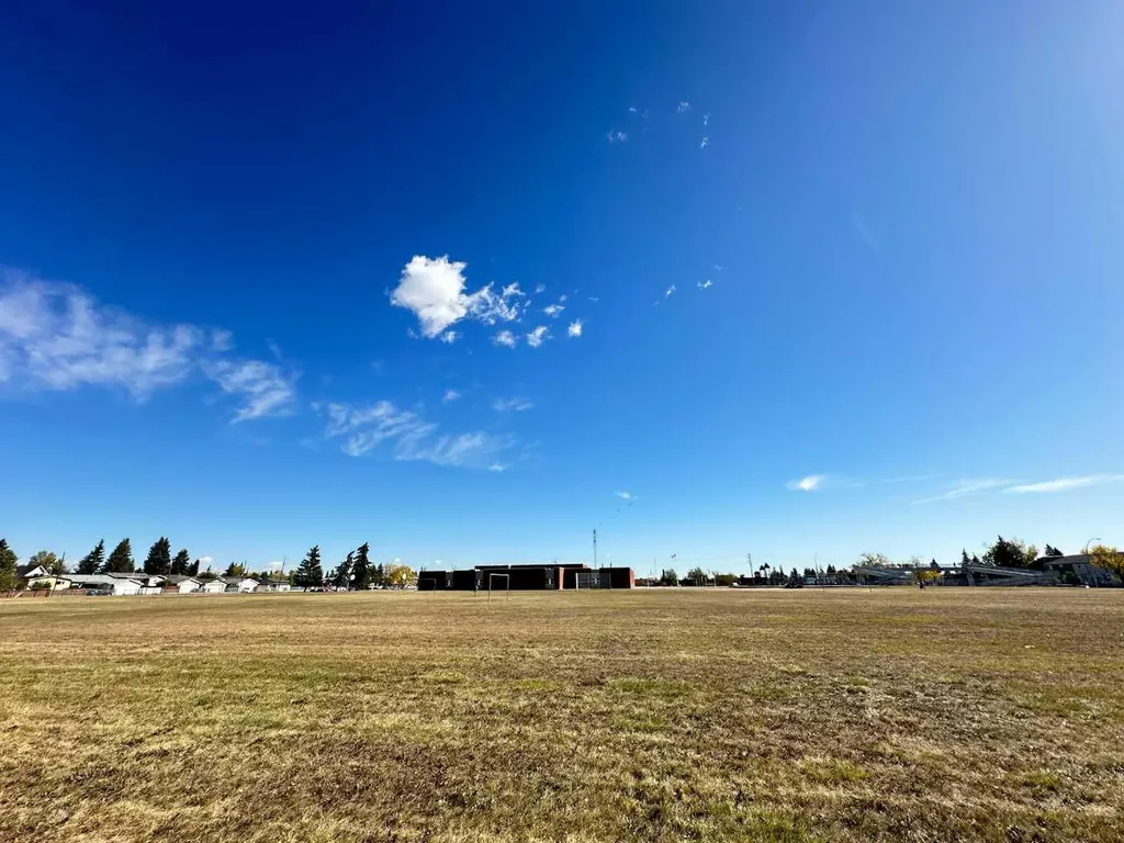 121 Huntford Close NE Calgary AB T2K 3Y7