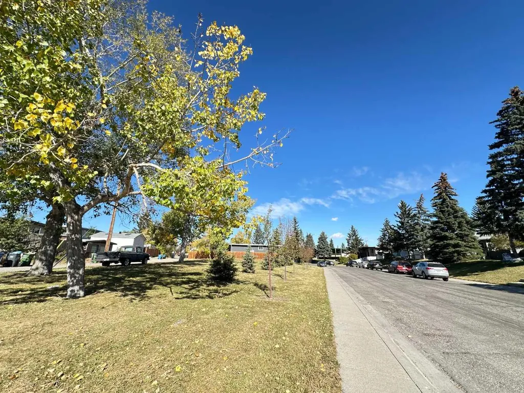 121 Huntford Close NE Calgary AB T2K 3Y7