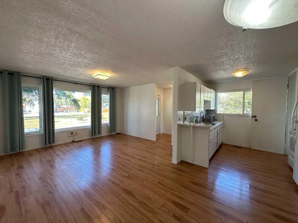 121 Huntford Close NE Calgary AB T2K 3Y7