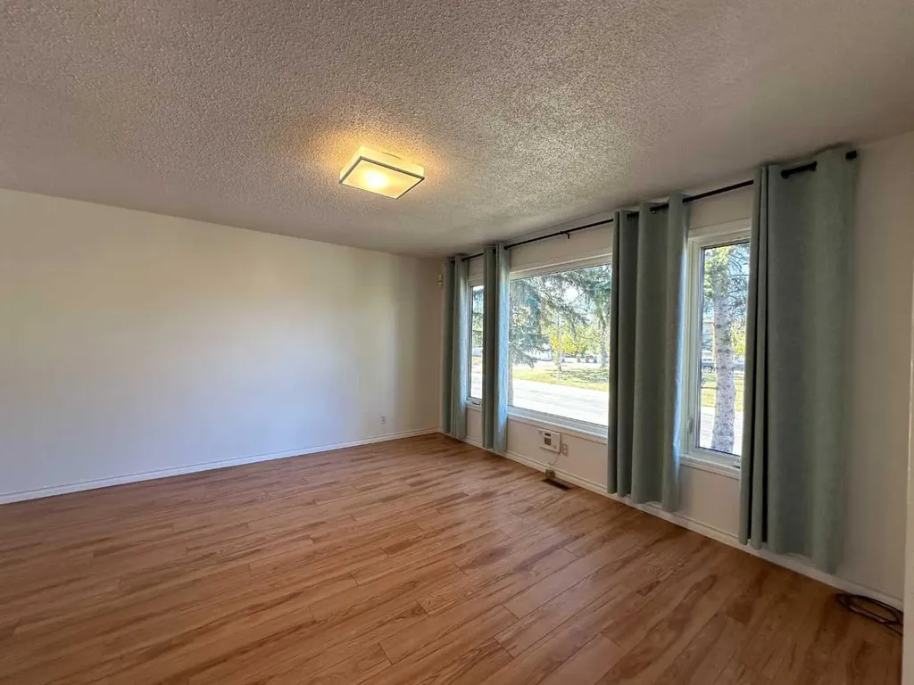 121 Huntford Close NE Calgary AB T2K 3Y7