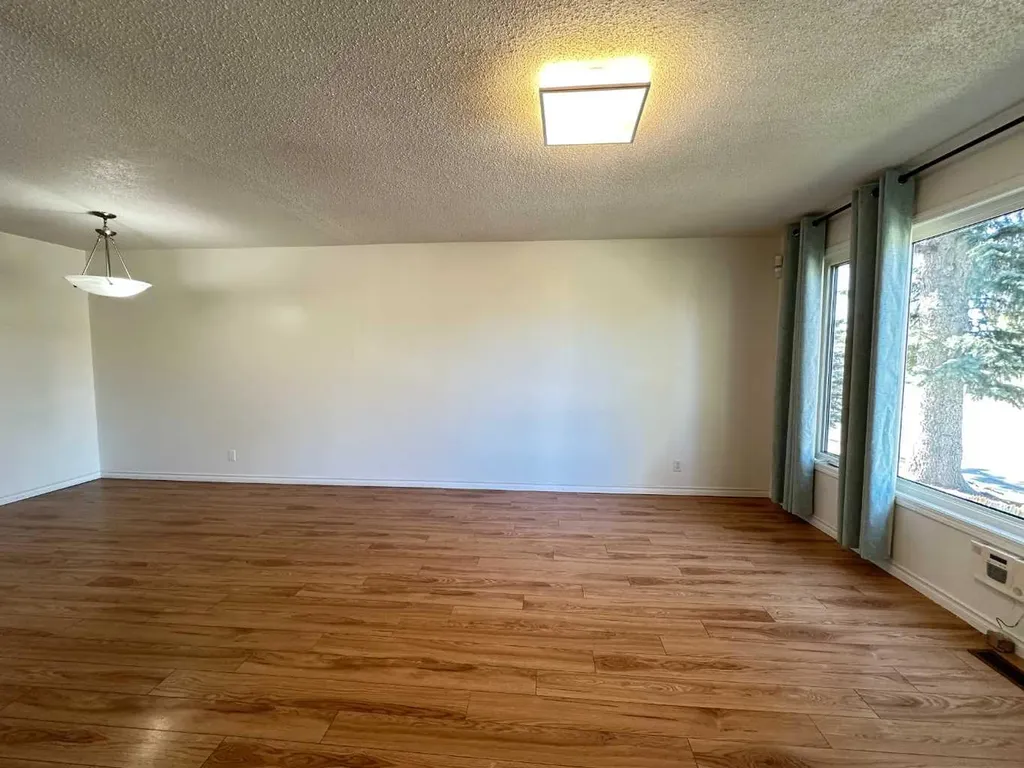 121 Huntford Close NE Calgary AB T2K 3Y7