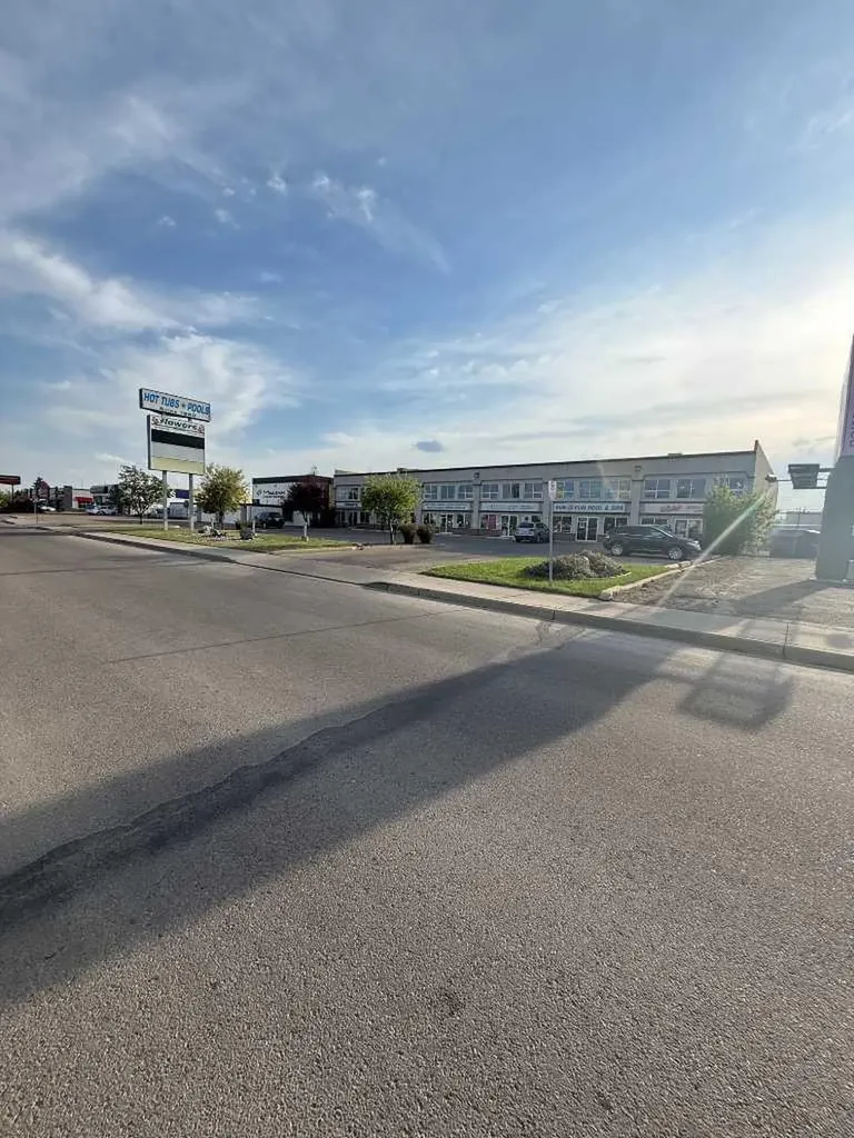 6782 50 Avenue Red Deer AB T4N 3W7