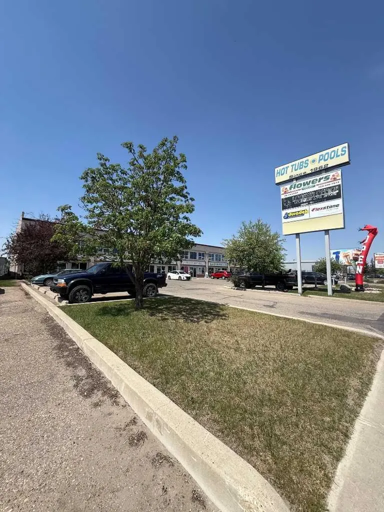 6782 50 Avenue Red Deer AB T4N 3W7