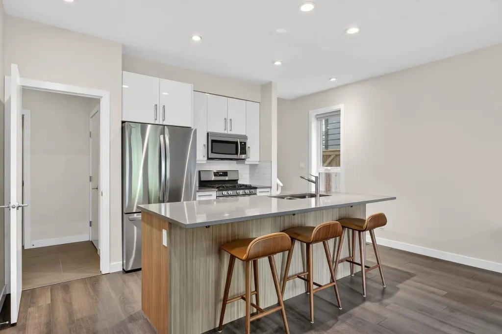1508 22 Avenue SW Calgary AB T2t0r5