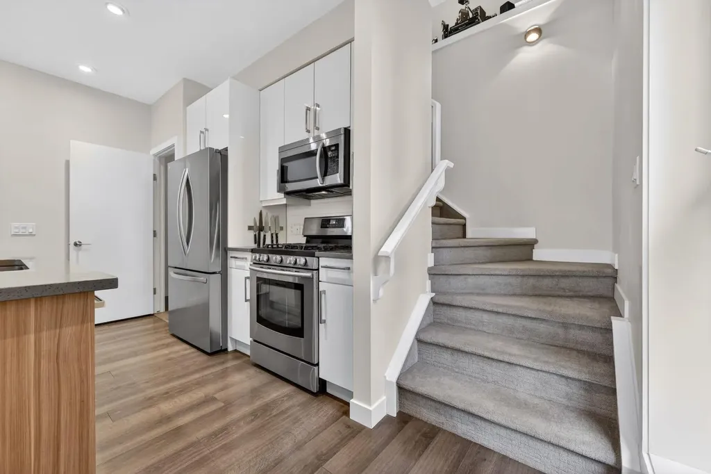 1508 22 Avenue SW Calgary AB T2t0r5