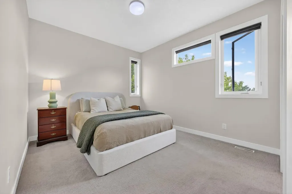 1508 22 Avenue SW Calgary AB T2t0r5