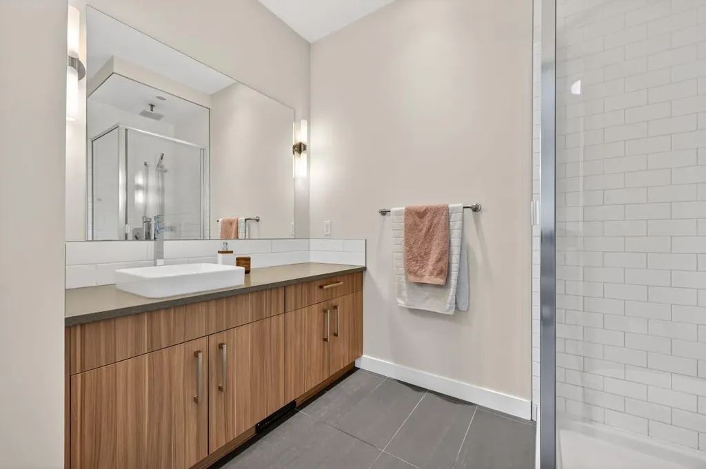 1508 22 Avenue SW Calgary AB T2t0r5