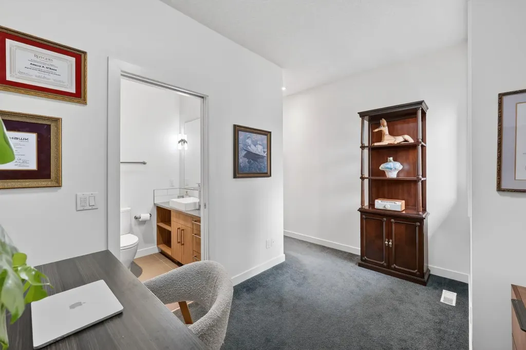 1508 22 Avenue SW Calgary AB T2t0r5