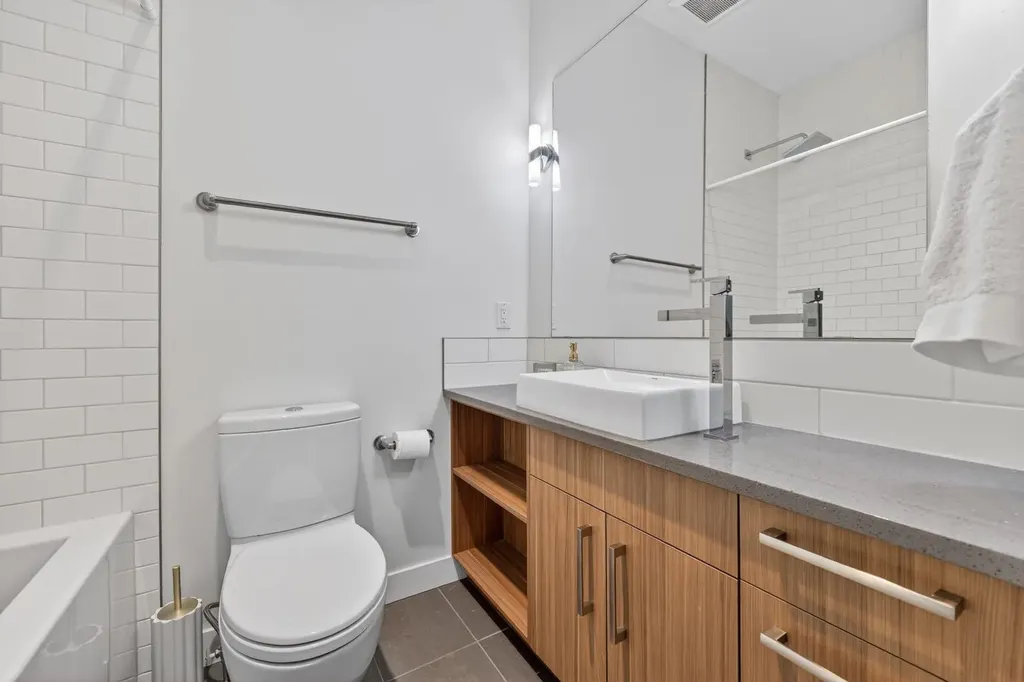 1508 22 Avenue SW Calgary AB T2t0r5