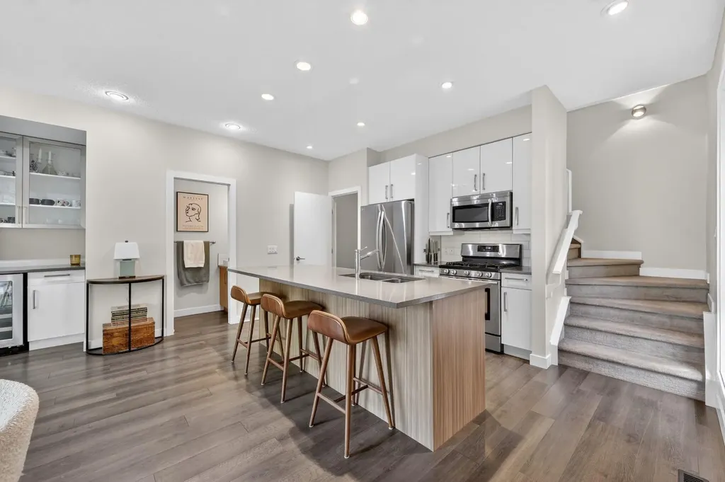 1508 22 Avenue SW Calgary AB T2t0r5