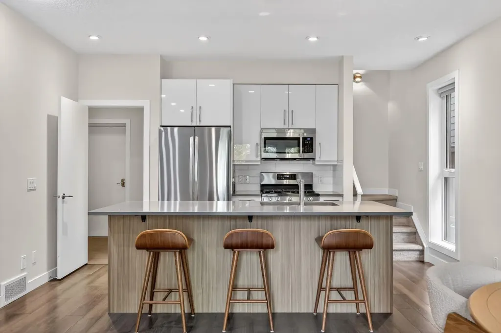 1508 22 Avenue SW Calgary AB T2t0r5