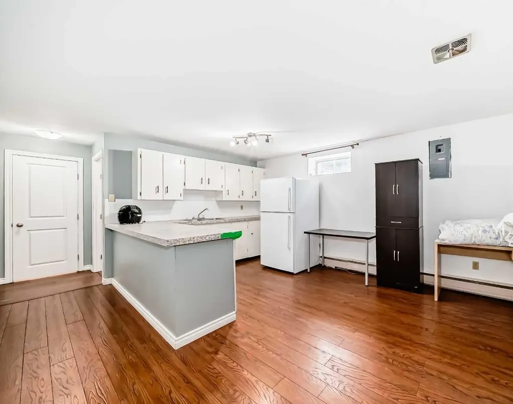 6441 18a Street SE Calgary AB T2C 0N4