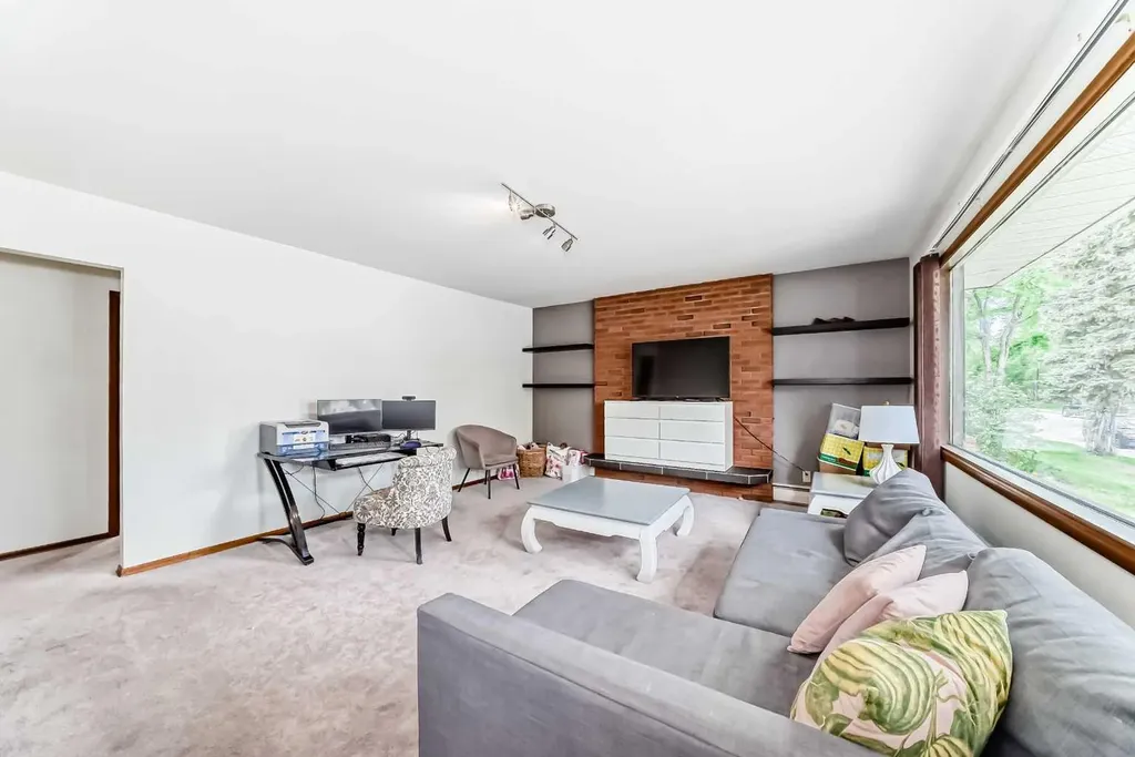 6441 18a Street SE Calgary AB T2C 0N4