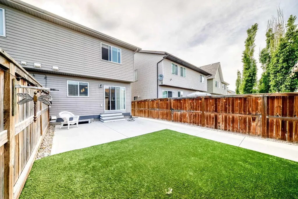 50 Elgin Meadows Park SE Calgary AB T2Z 0M1