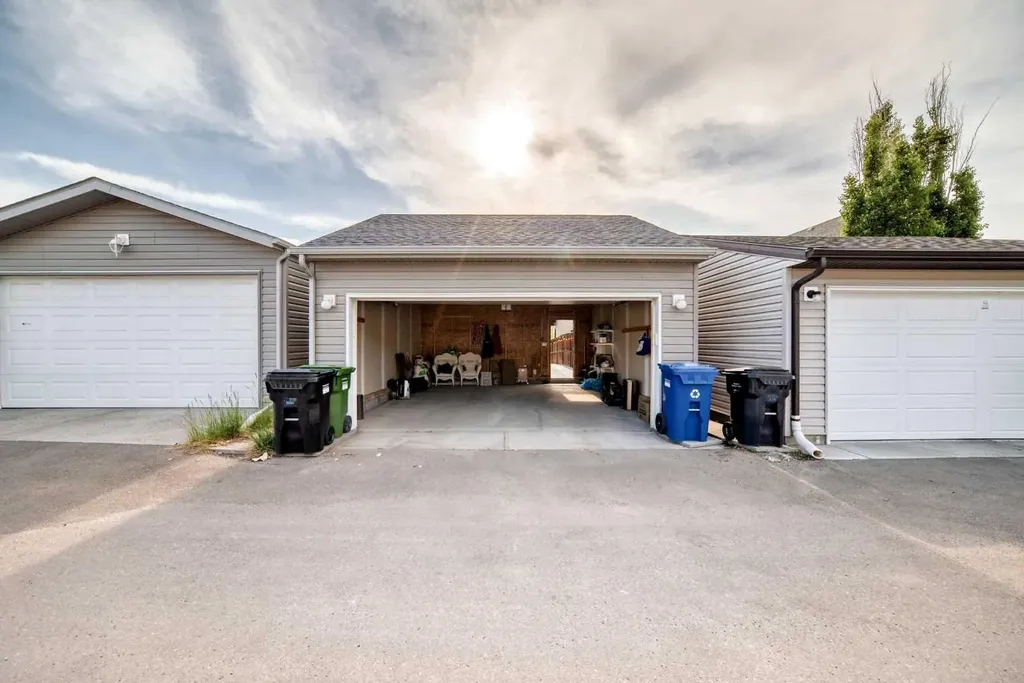 50 Elgin Meadows Park SE Calgary AB T2Z 0M1